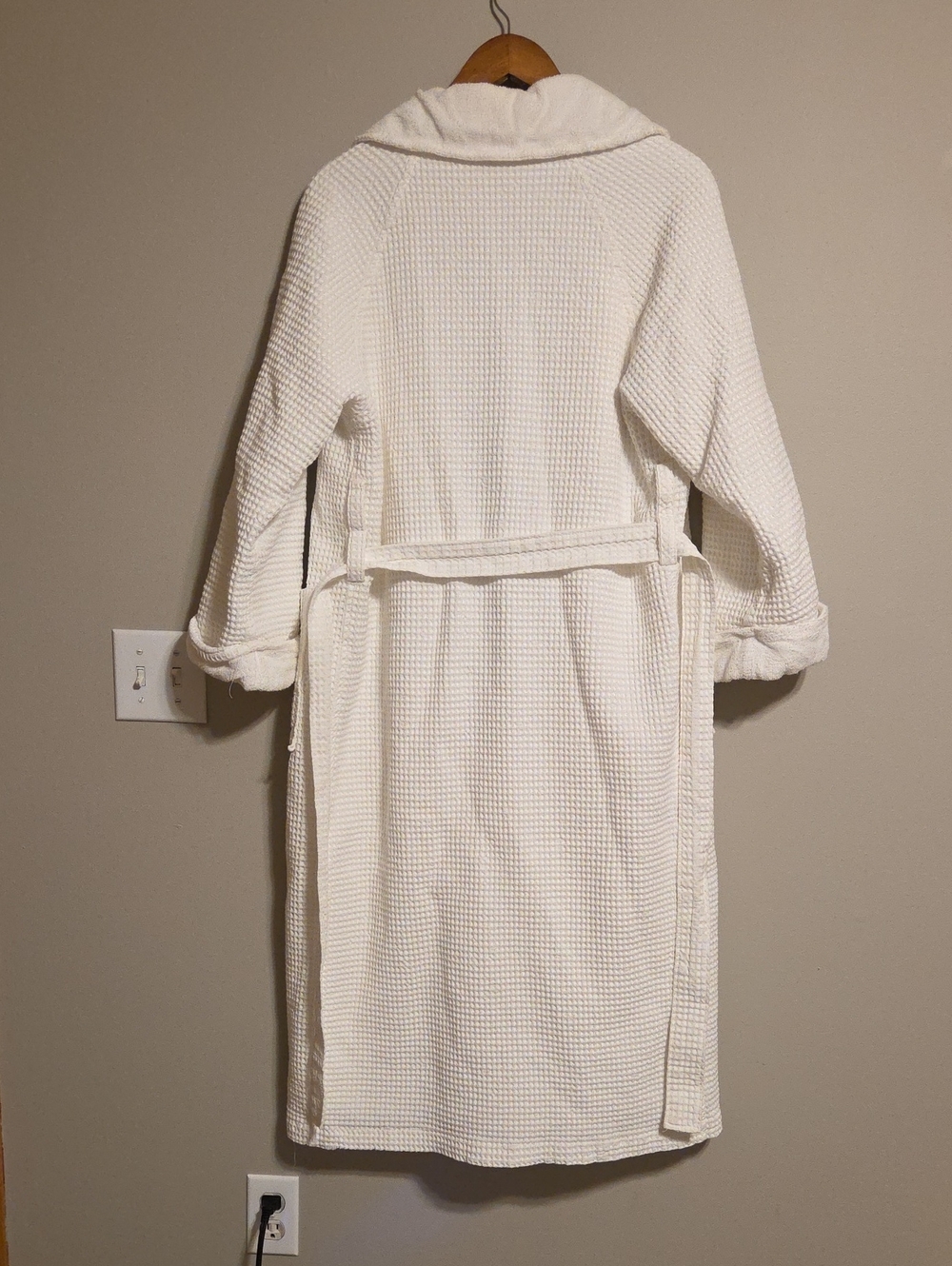 100% Luxury Spa Robe - Picture 6 of 10